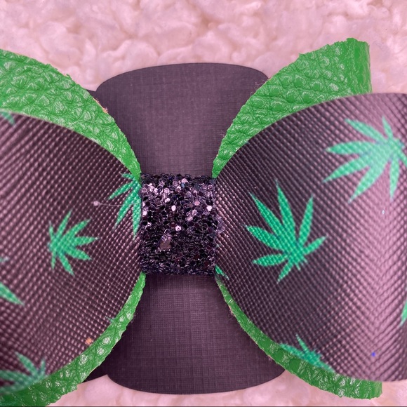 Marijuana Faux Leather Small Glitter Bow - Picture 7 of 8